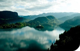 Bled_lake_castl.jpg